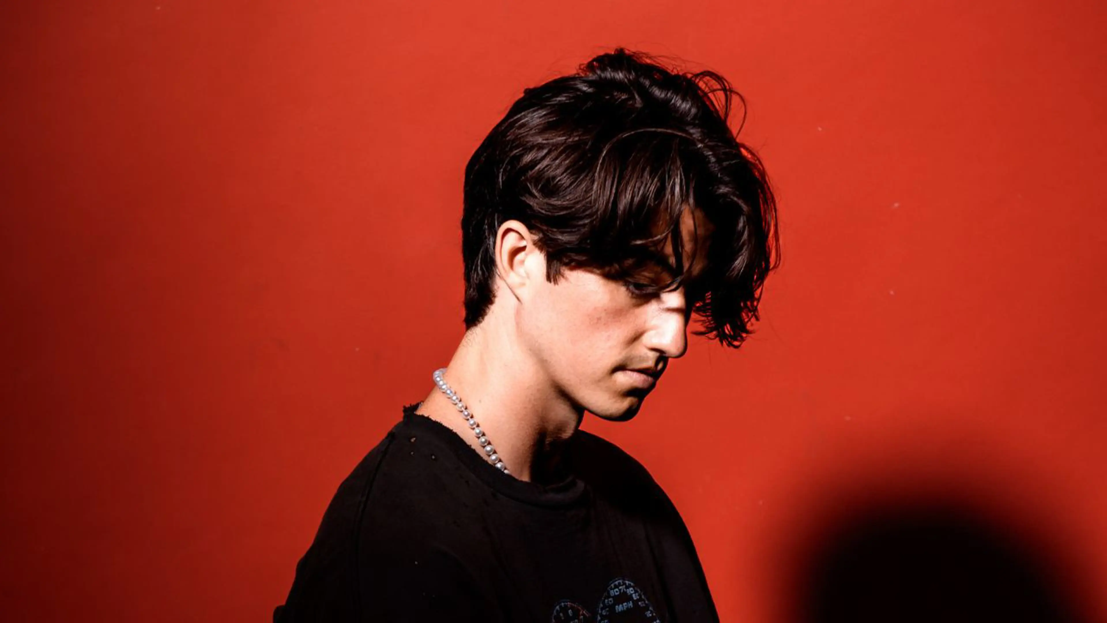 elijah woods - ilu 24/7, 365